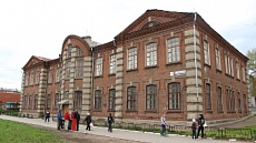 Входная группа Школа № 75.  Карла Либкнехта,  17